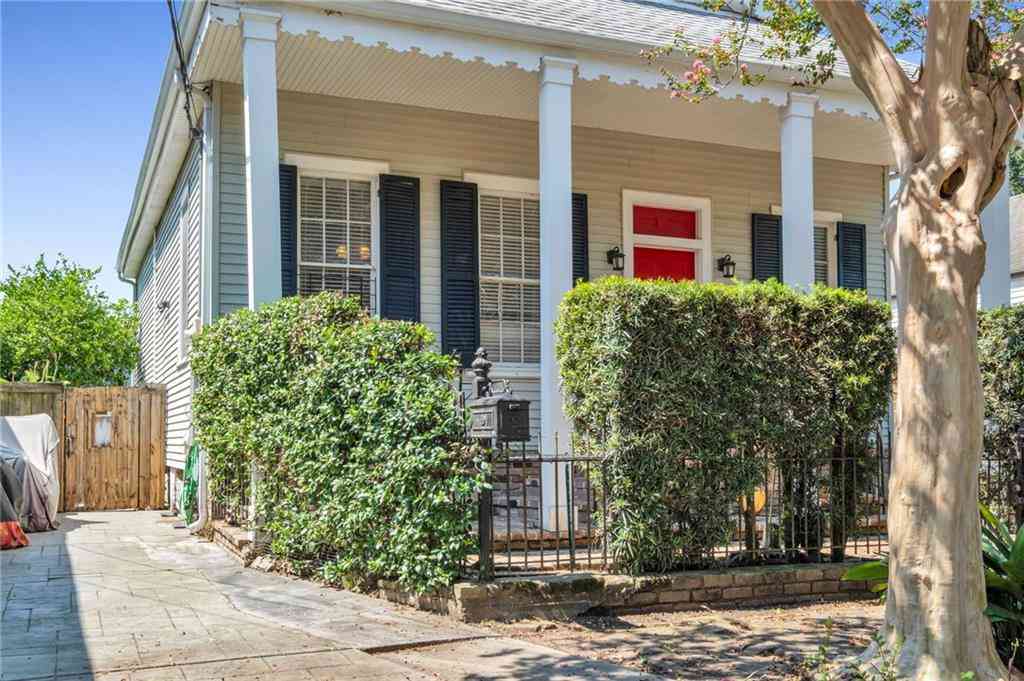 Homes For Sale - 8218 Burthe Street<br/> New Orleans, LA 70118