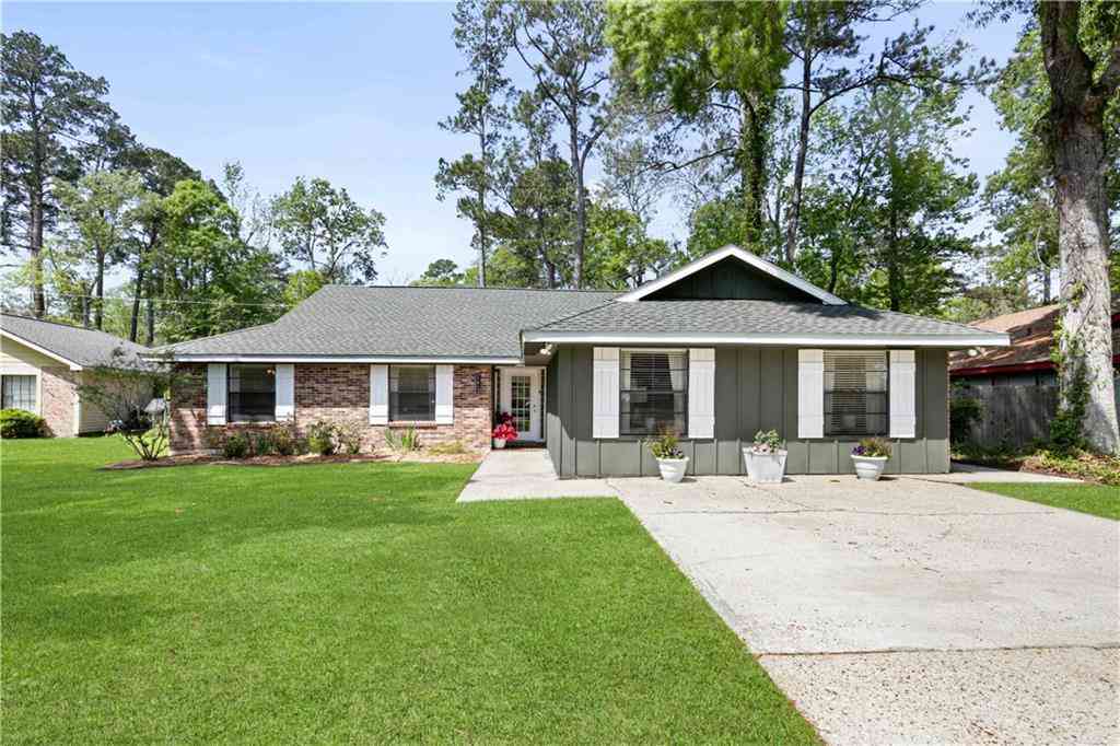Homes For Sale - 516 Woodridge Boulevard<br/> Mandeville, LA 70471