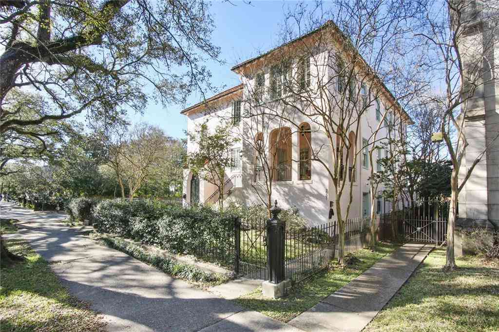 Condo For Rent - 2931 St Charles Avenue<br/> New Orleans, LA 70115