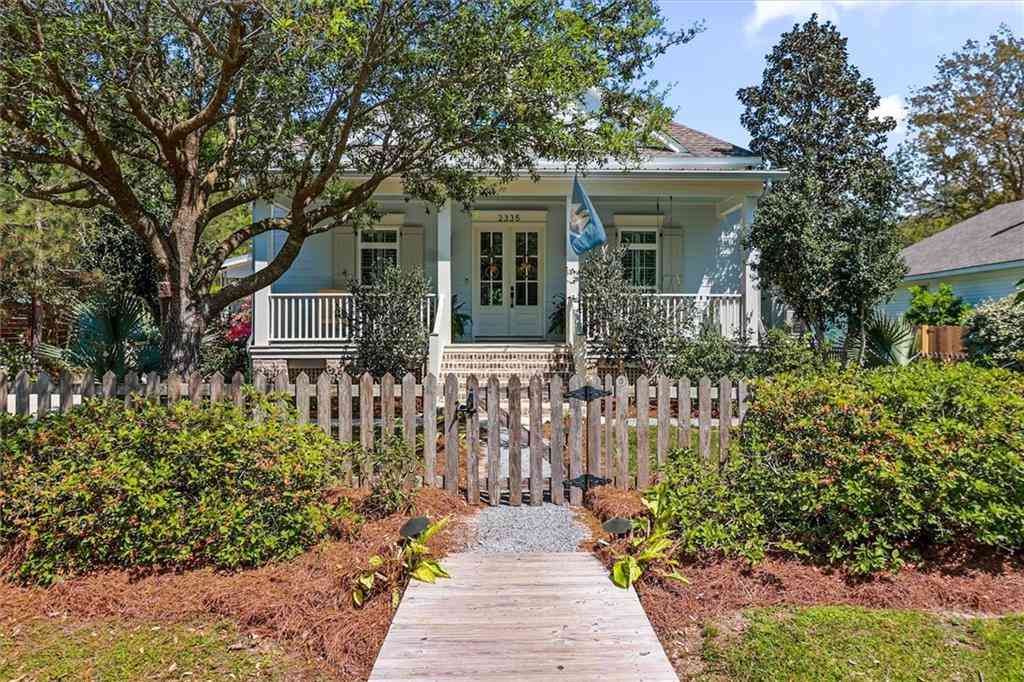 Homes For Sale - 2335 Livingston Street<br/> Mandeville, LA 70448