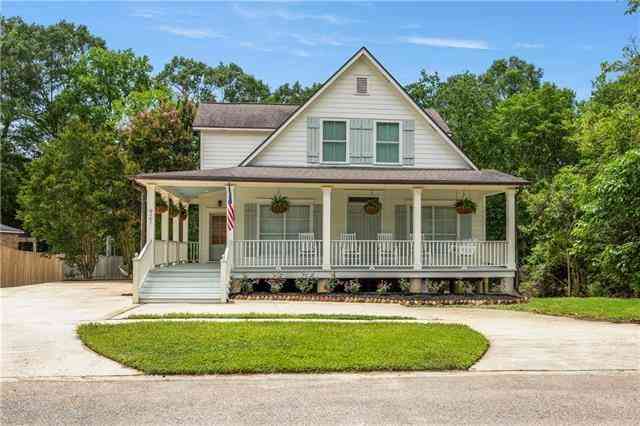 Homes For Sale - 921 Carriage Way<br/> Baton Rouge, LA 70808