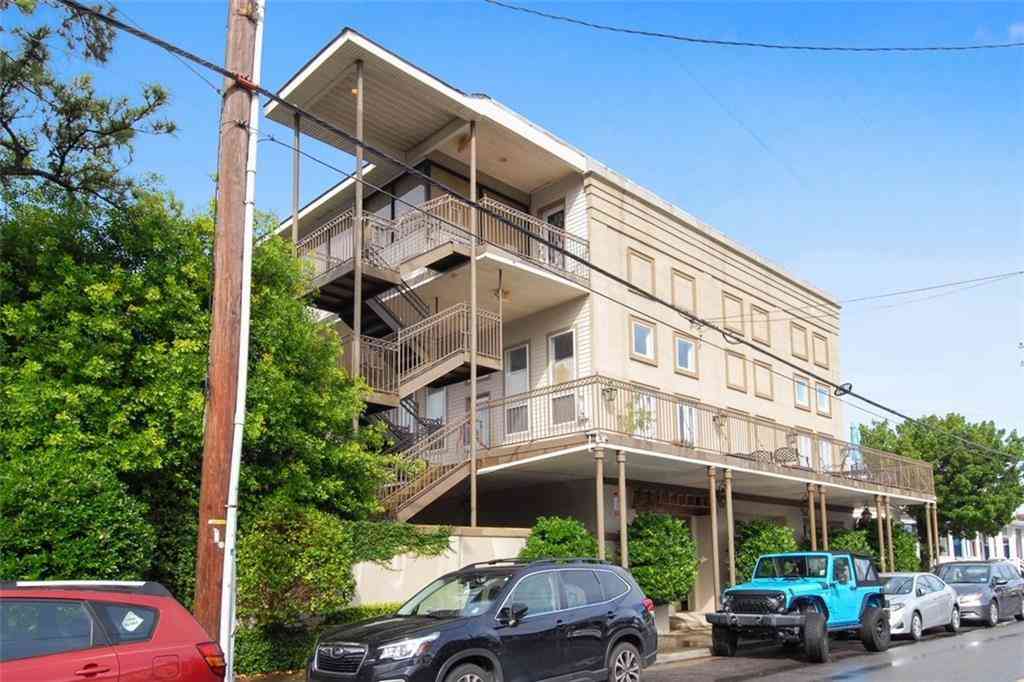 Condo For Rent - 8416 Oak Street #A<br/> New Orleans, LA 70118