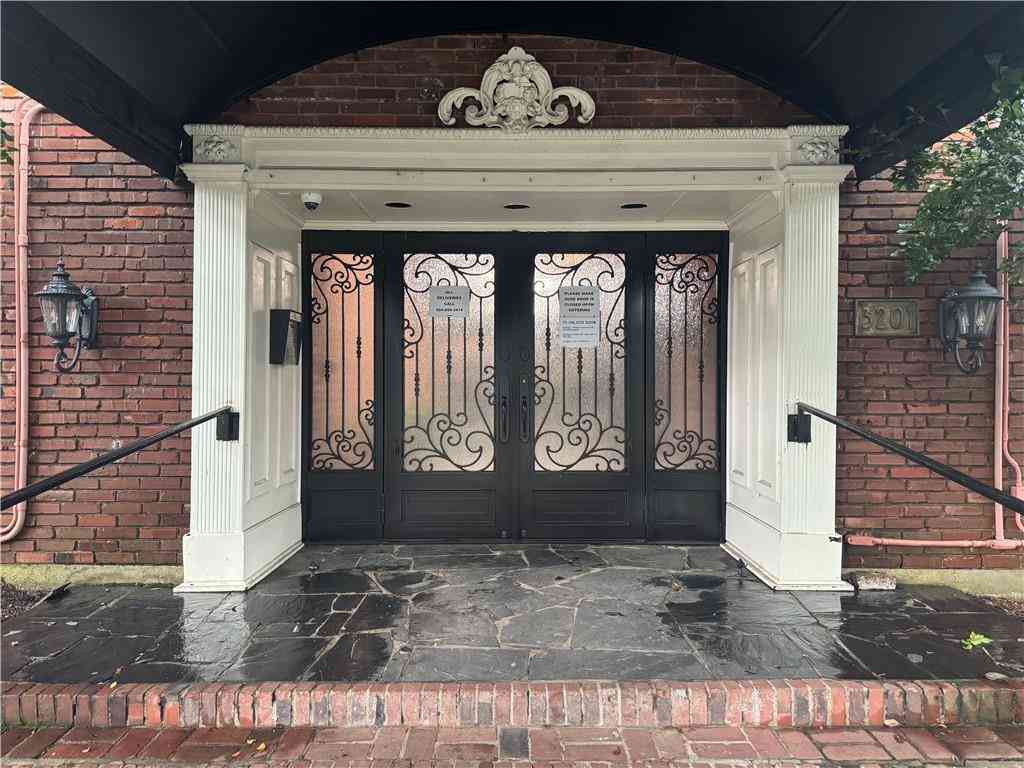 Condo For Rent - 3201 Saint Charles Avenue #330<br/> New Orleans, LA 70115