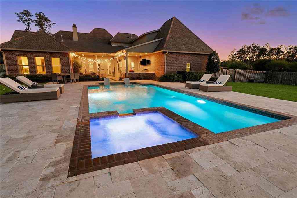 Homes For Sale - 420 S Fairway Drive<br/> Madisonville, LA 70447