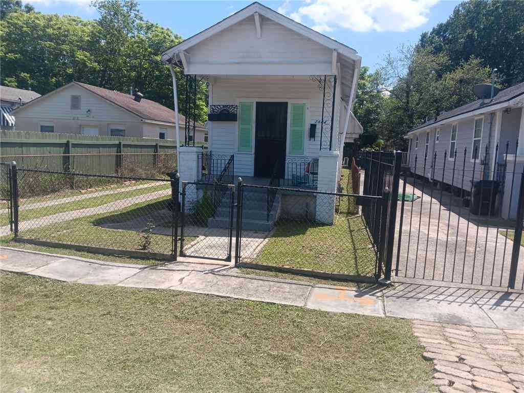 Homes For Rent - 2844 Hiawatha Street<br/> New Orleans, LA 70126