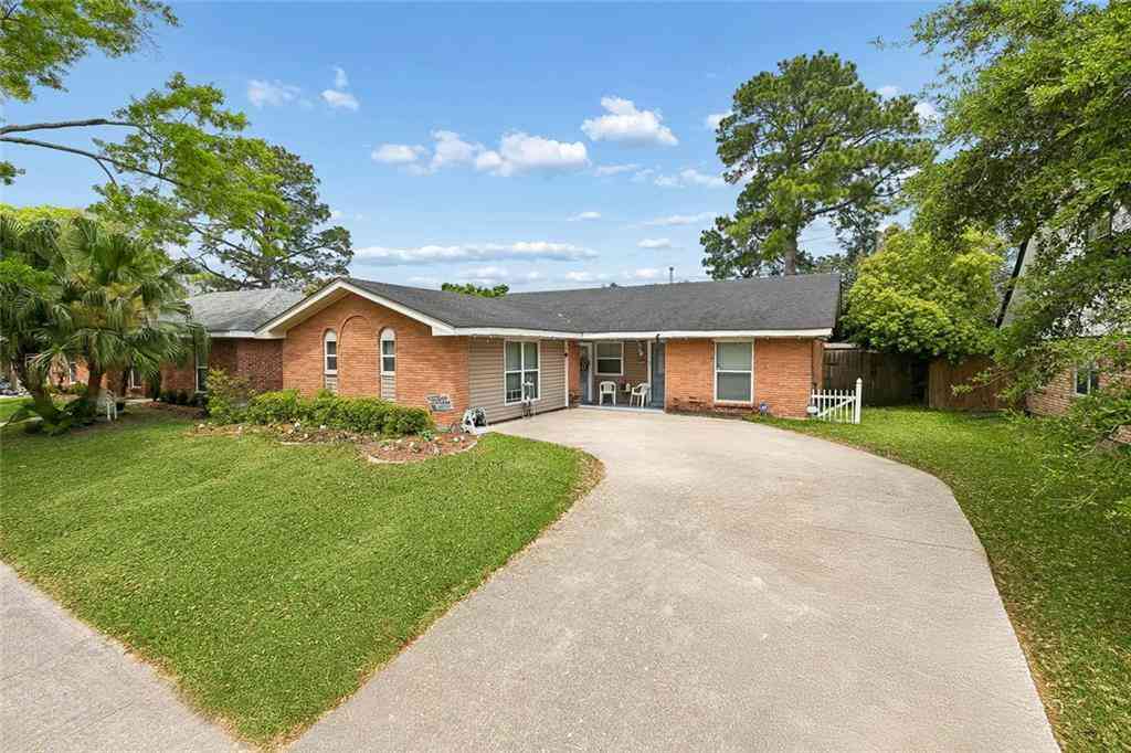 Homes For Sale - 5700 Albany Court<br/> New Orleans, LA 70131