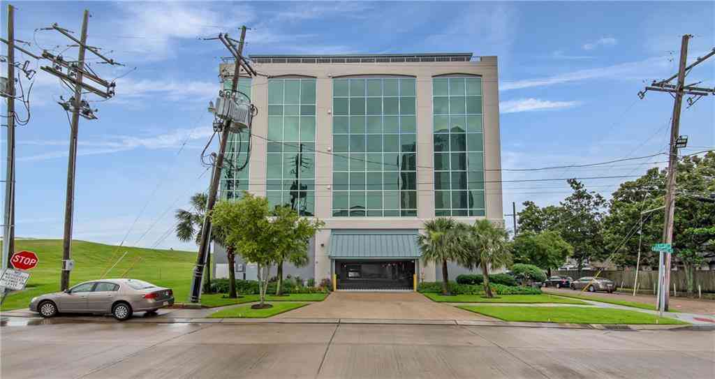 Condo For Rent - 3901 Ridgelake Drive #4A<br/> Metairie, LA 70002