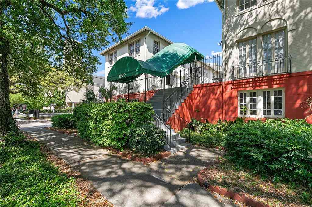 Condo For Rent - 4239 St Charles Avenue #M<br/> New Orleans, LA 70115