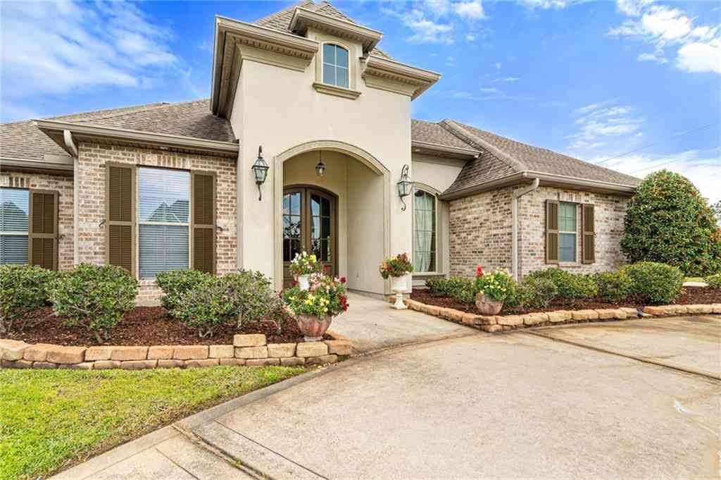 Homes For Sale - 333 Cypress Lakes Drive<br/> Slidell, LA 70458