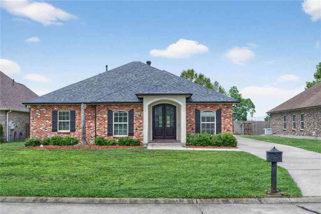Homes For Sale - 252 D'olivier Street<br/> Belle Chasse, LA 70037