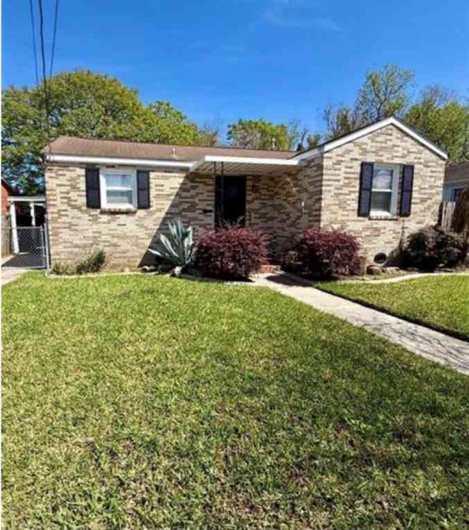 Homes For Sale - 111 Alden Place<br/> New Orleans, LA 70119