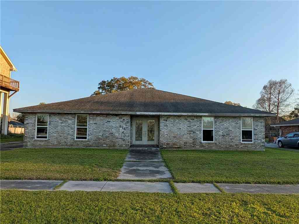 Homes For Sale - 511 Park Boulevard<br/> Braithwaite, LA 70040