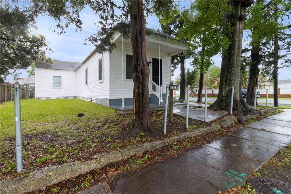 Homes For Sale - 838 Jefferson Street<br/> Gretna, LA 70053