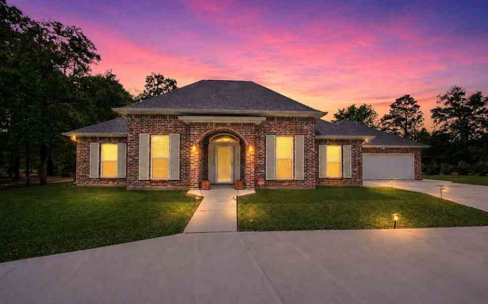 Homes For Sale - 28264 Heart Of The Forest Boulevard<br/> Folsom, LA 70437