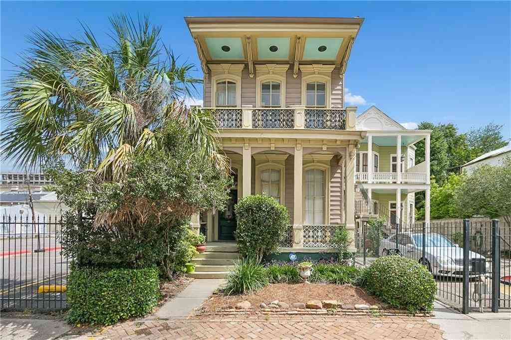 Condo For Sale - 1525 Clio Street #3<br/> New Orleans, LA 70130