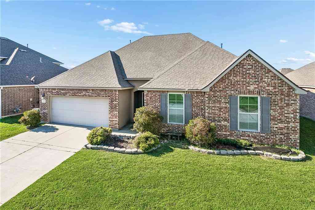 Homes For Sale - 697 Lakeshore Village Drive<br/> Slidell, LA 70461
