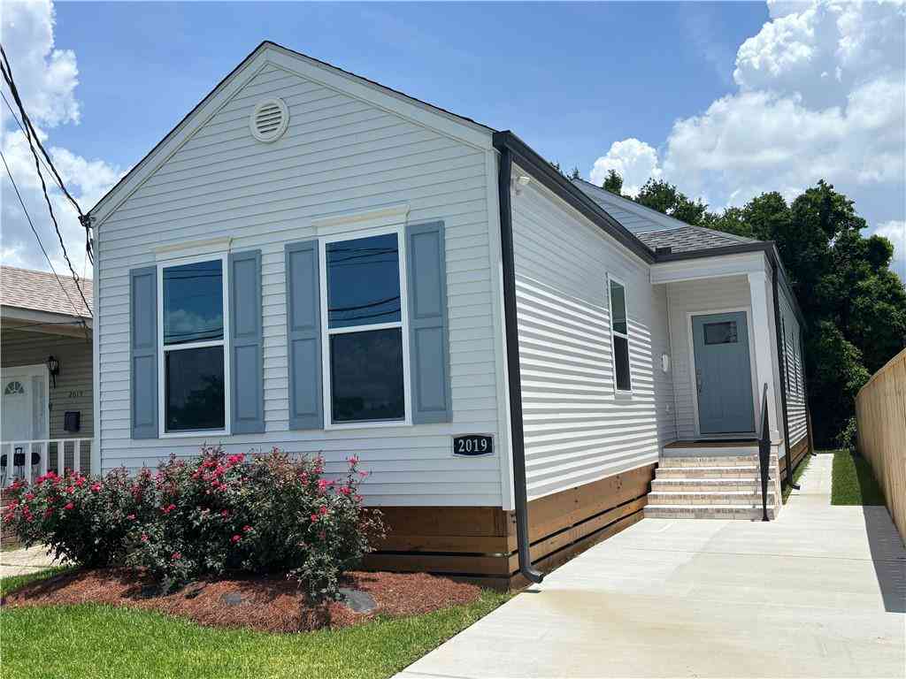 Homes For Sale - 2019 Huey P. Long Avenue<br/> Gretna, LA 70053