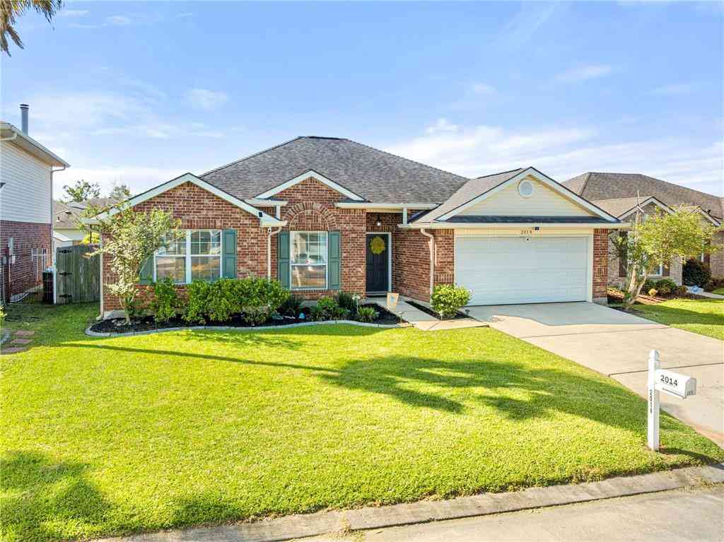 Homes For Sale - 2014 N Village Green Street<br/> Harvey, LA 70058