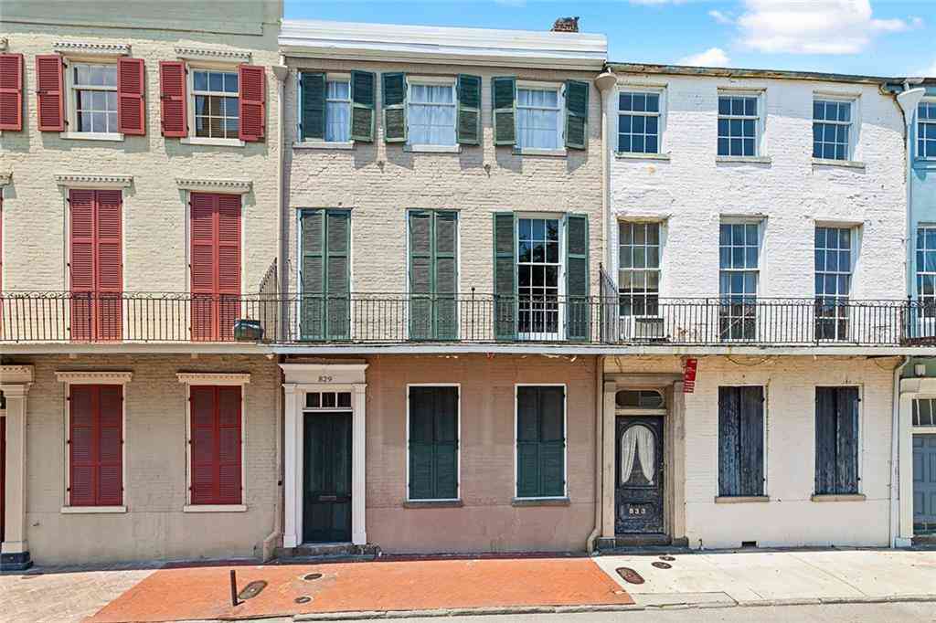 Apartment For Rent - 829 Burgundy Street #4<br/> New Orleans, LA 70116