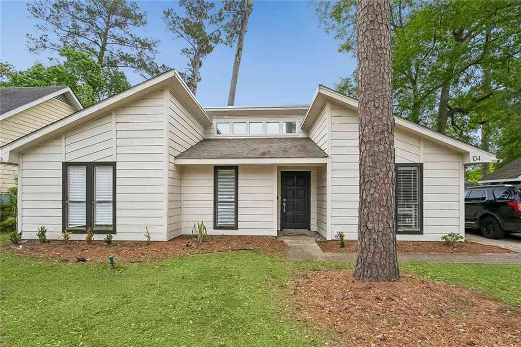 Homes For Sale - 104 Mchugh Court<br/> Mandeville, LA 70448