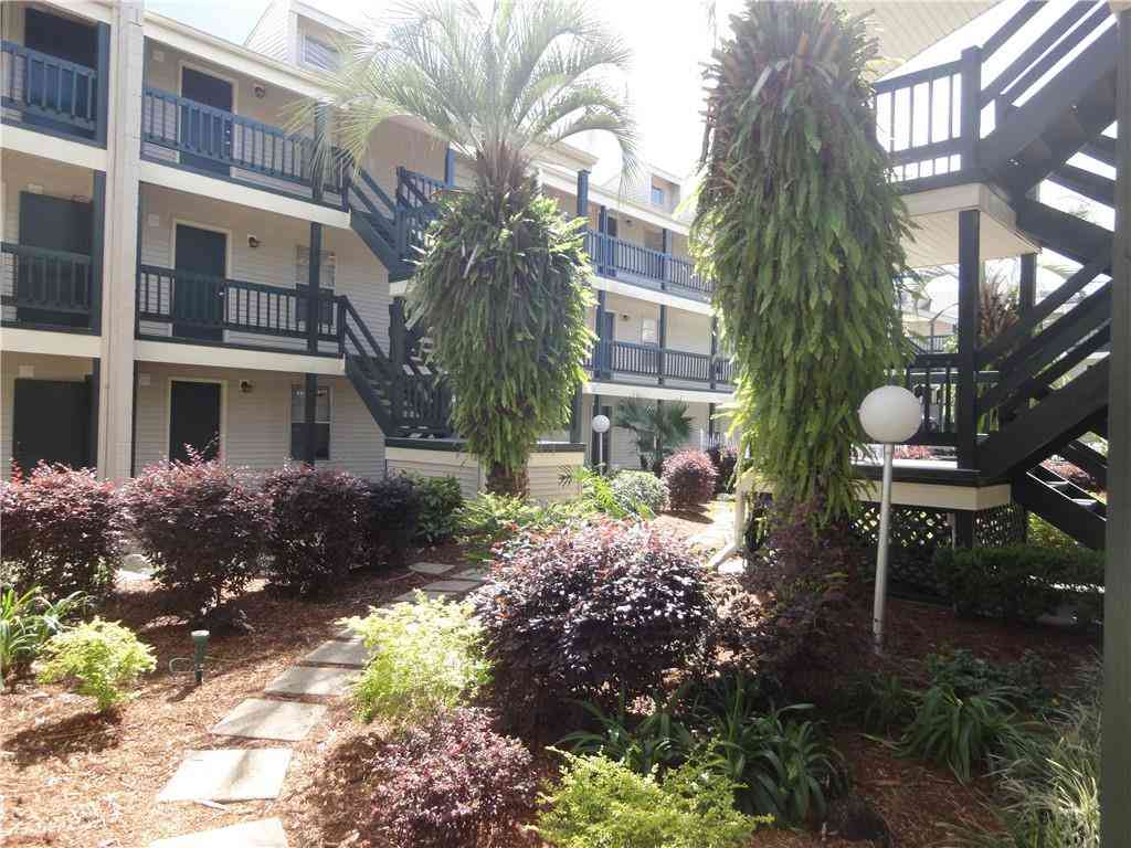 Condo For Sale - 2330 Edenborn Avenue #301<br/> Metairie, LA 70001
