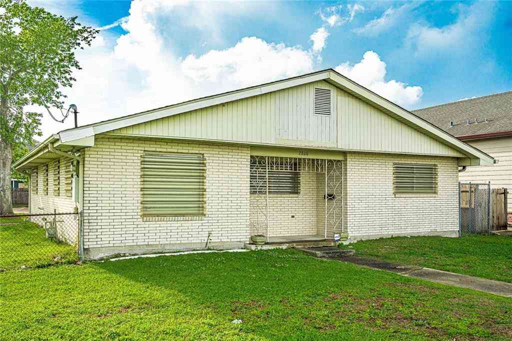 Homes For Sale - 2800 Lake Villa Drive<br/> Metairie, LA 70002