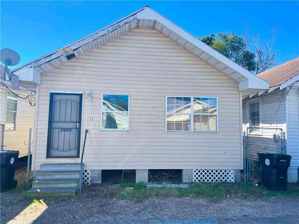 Homes For Sale - 13 Mars Place<br/> New Orleans, LA 70125