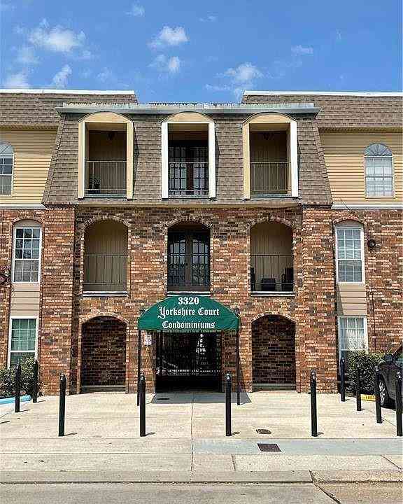 Condo For Rent - 3320 N Arnoult Road #327<br/> Metairie, LA 70002