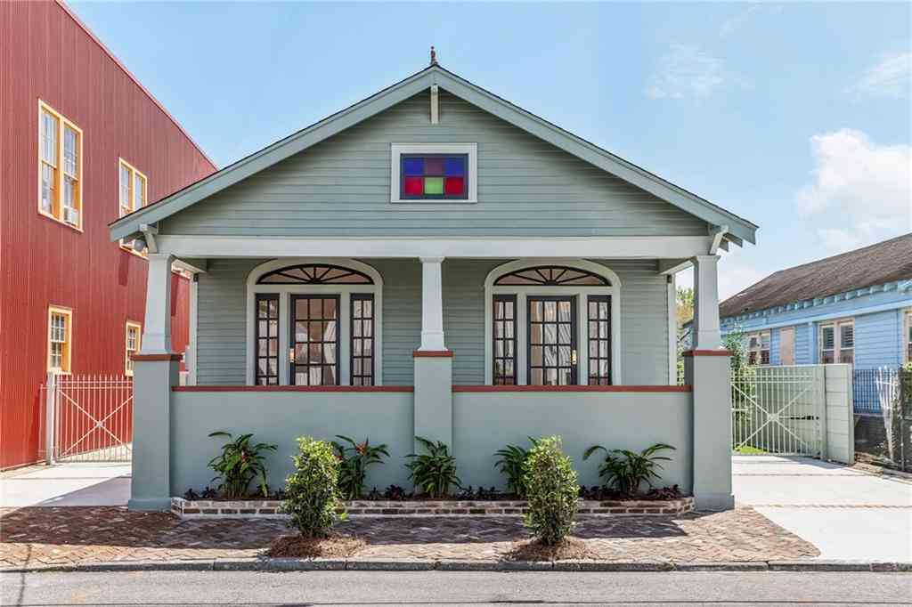 Homes For Sale - 631 Montegut Street<br/> New Orleans, LA 70117