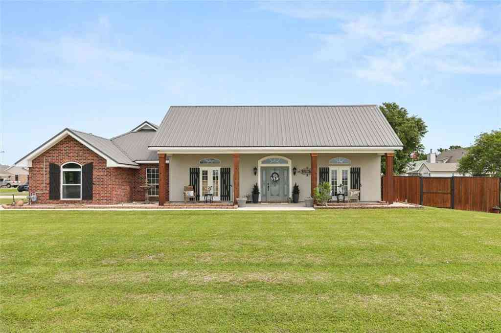 Homes For Sale - 102 South Bayou Estates Drive<br/> Saint Charles County, Des Allemands, LA 70030