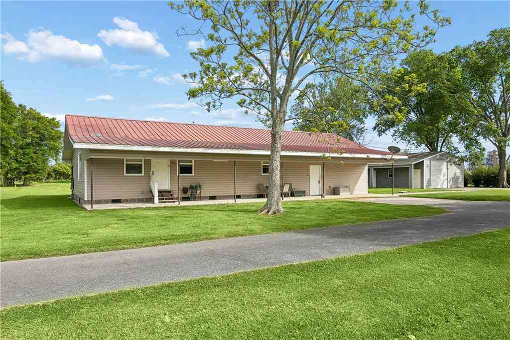 Homes For Sale - 135 Lawrence Drive<br/> Luling, LA 70070