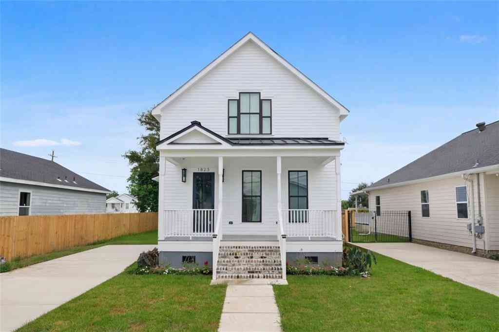 Homes For Sale - 1823 Alexander Avenue<br/> Arabi, LA 70032