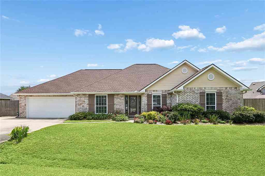 Homes For Sale - 135 Magnolia Court<br/> Luling, LA 70070