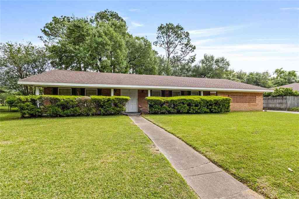 Homes For Sale - 203 Robert Lee Circle<br/> Lafayette, LA 70506