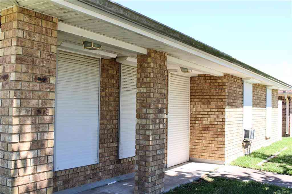 Homes For Sale - 7671 Inlet Lane<br/> New Orleans, LA 70128