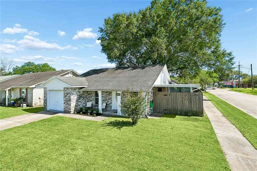 Homes For Sale - 5161 Eden Roc Drive<br/> Marrero, LA 70072