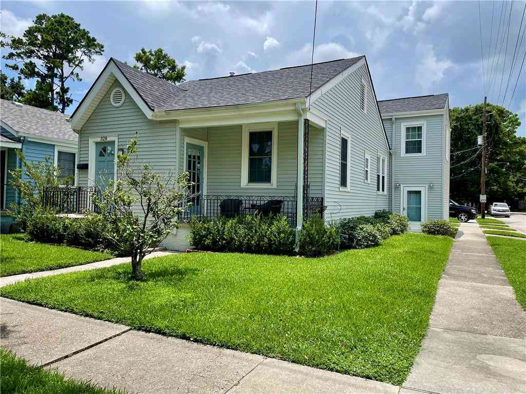 Homes For Sale - 328 Lake Avenue<br/> Metairie, LA 70005