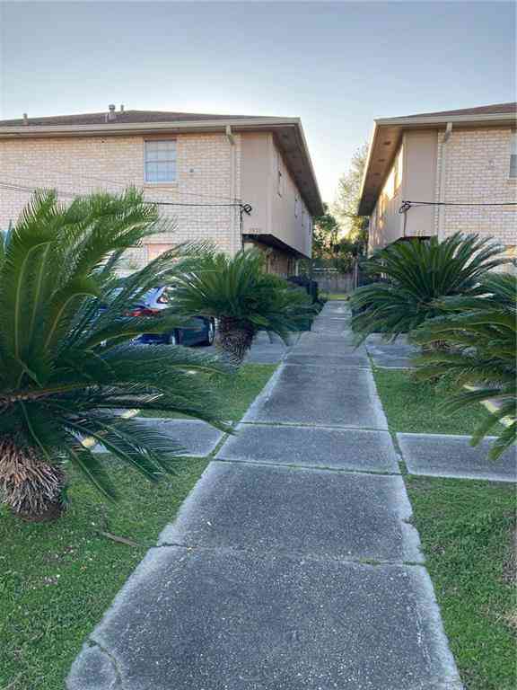 Townhouse For Rent - 1936 Hickory Avenue #A<br/> Harahan, LA 70123