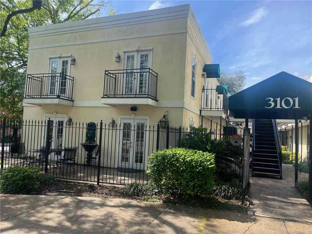 Condo For Rent - 3101 St Charles Avenue #1<br/> New Orleans, LA 70115