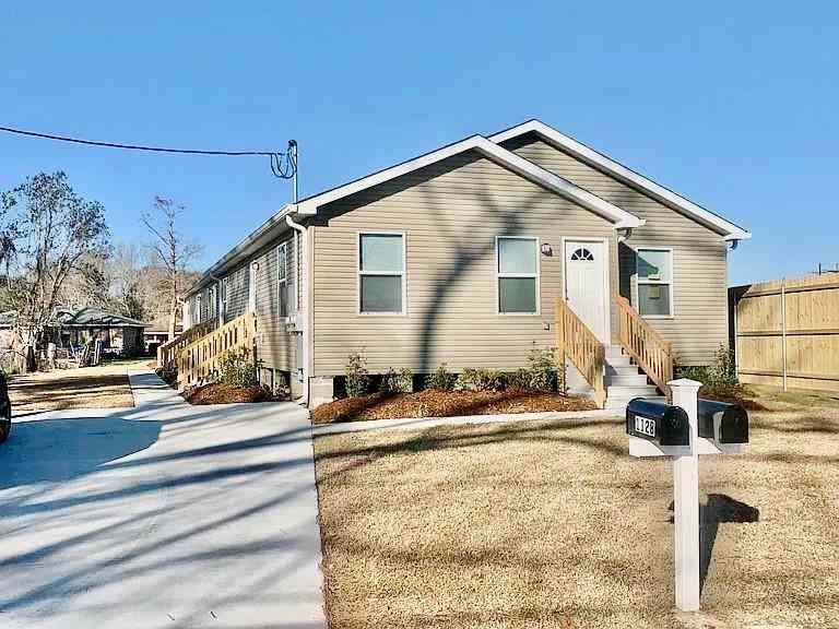 Multifamily For Rent - 112 Havana Street #B<br/> Belle Chasse, LA 70037
