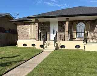 Homes For Sale - 7649 Berg Street<br/> New Orleans, LA 70128