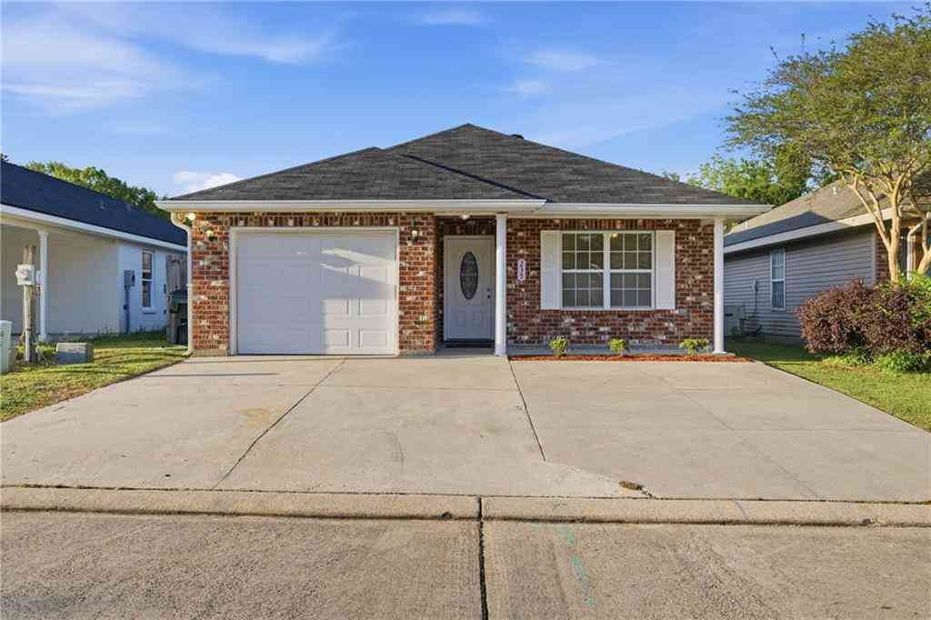 Homes For Sale - 235 Jolie Oaks Boulevard<br/> Thibodaux, LA 70301