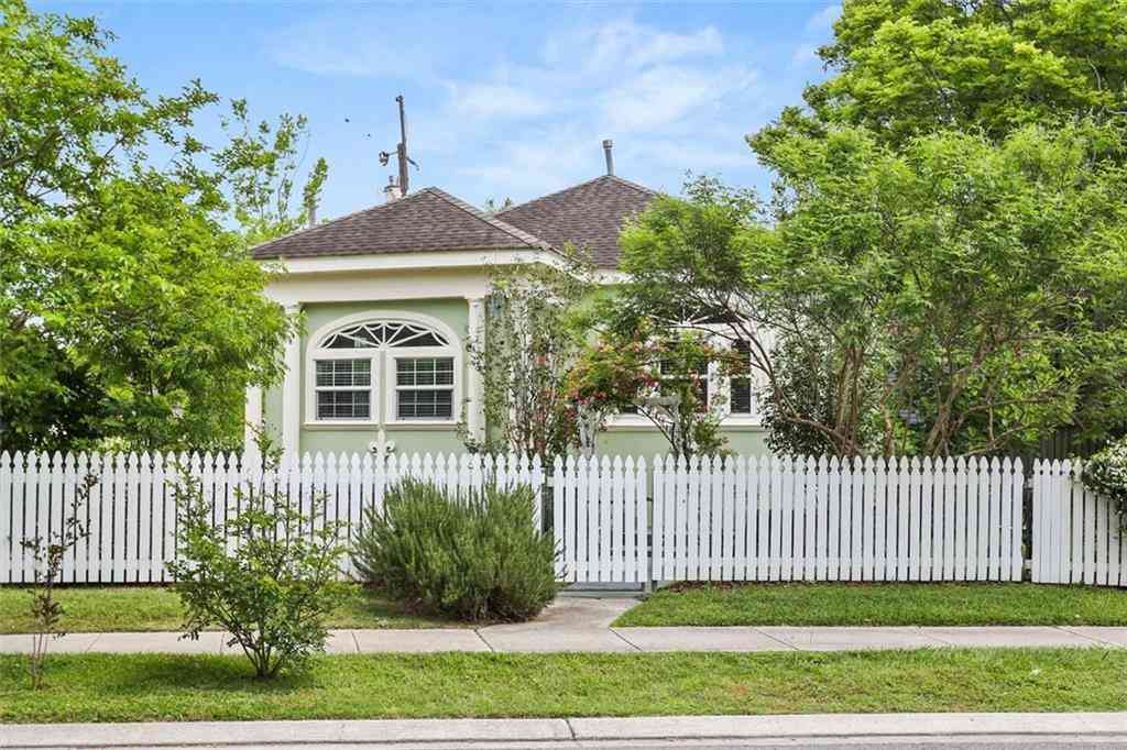 Homes For Sale - 4079 Clematis Street<br/> New Orleans, LA 70122