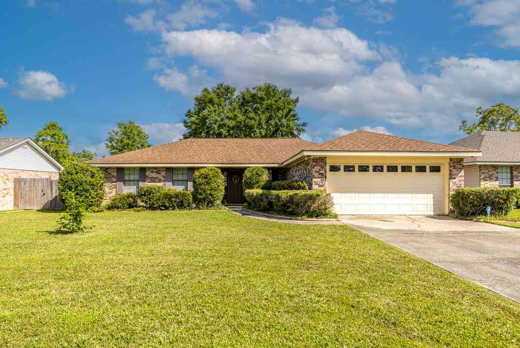 Homes For Sale - 105 Oakmont Drive<br/> Slidell, LA 70460