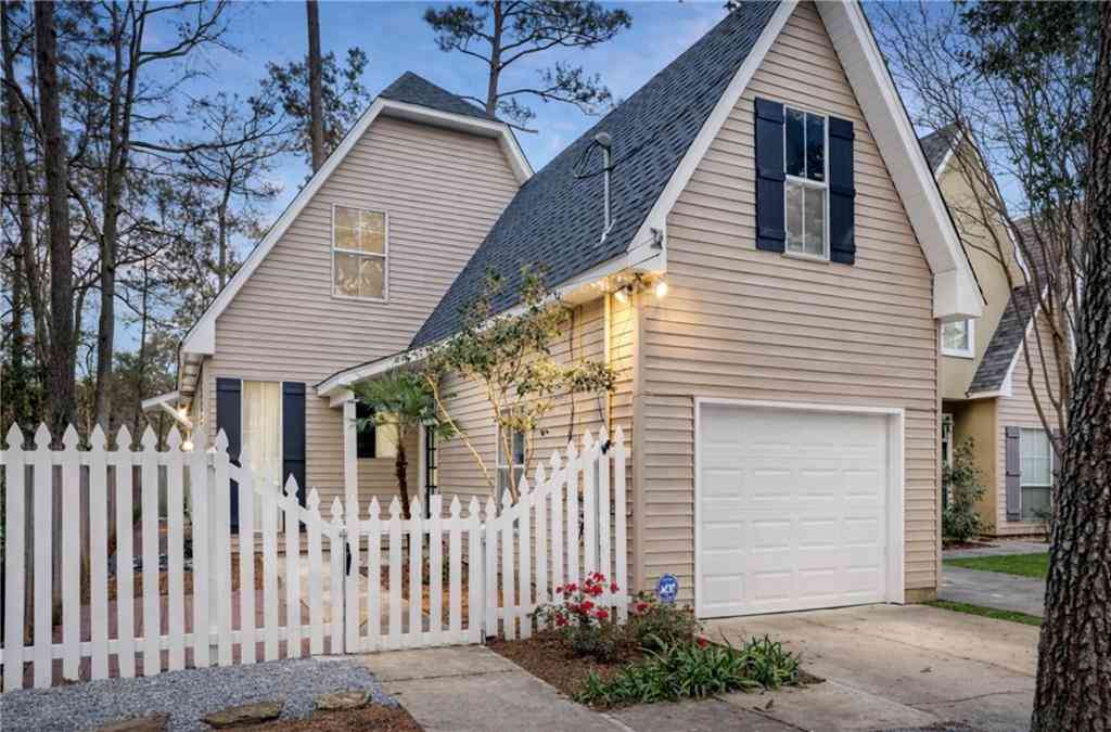 Townhouse For Rent - 626 S Village Lane Lane #A<br/> Mandeville, LA 70471