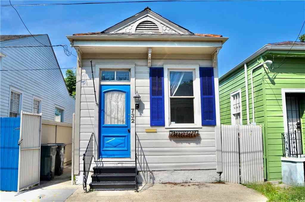 Homes For Sale - 732 Pleasant Street<br/> New Orleans, LA 70115