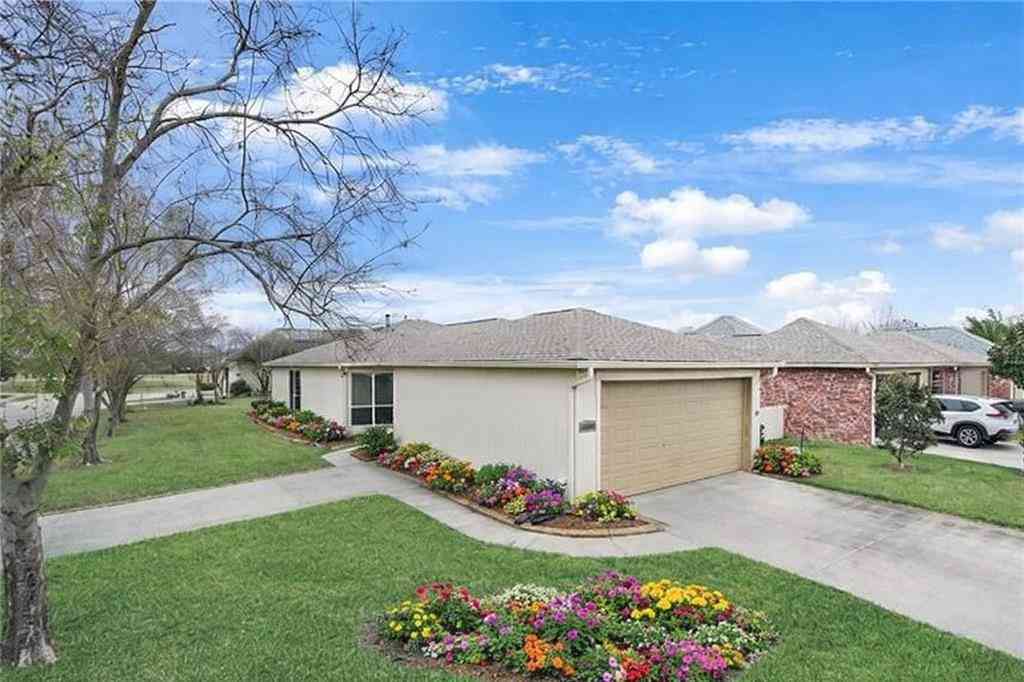 Homes For Sale - 5415 Courtyard Drive<br/> Gonzales, LA 70737