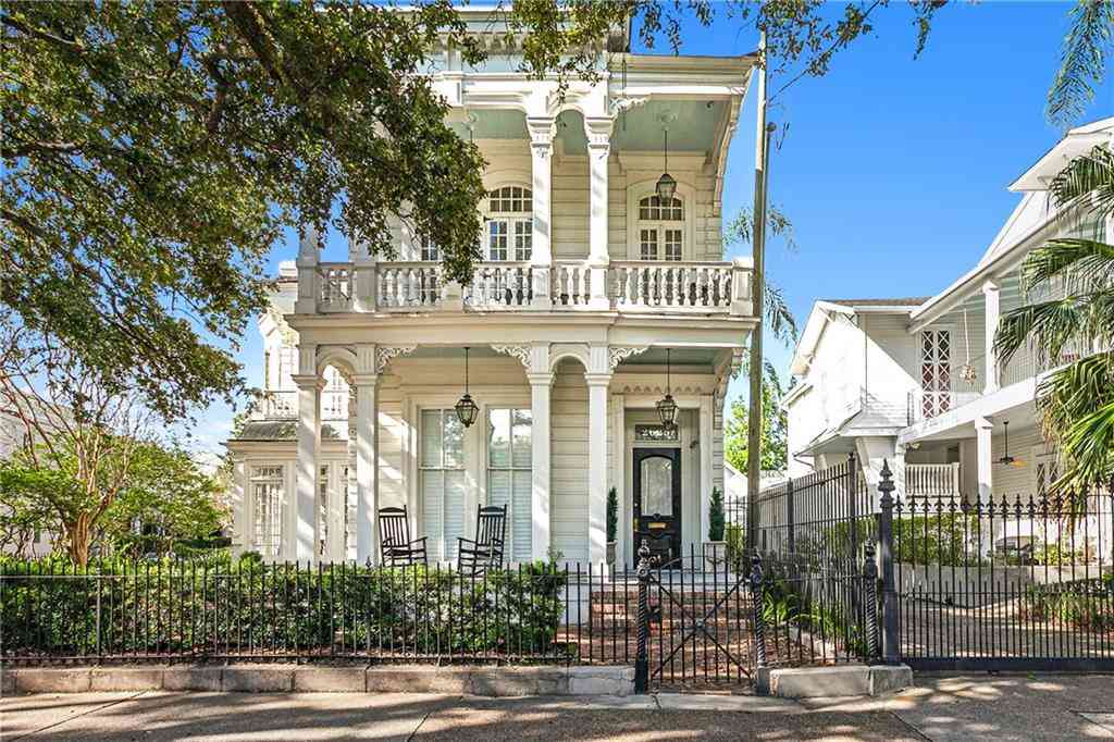 Condo For Rent - 2625 St Charles Avenue #2<br/> New Orleans, LA 70130