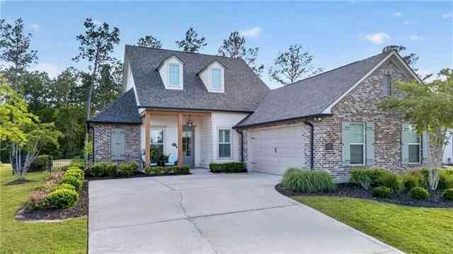 Homes For Sale - 30628 Blue Wing Crescent<br/> Springfield, LA 70462