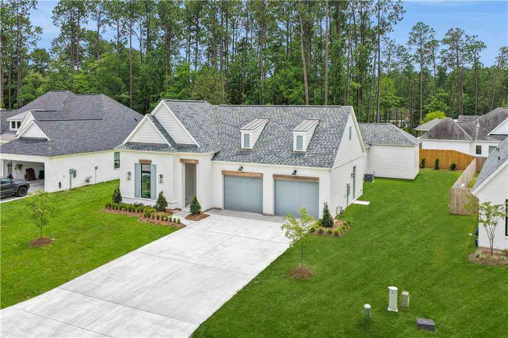 Homes For Sale - 120 Chateau Papillon<br/> Mandeville, LA 70471